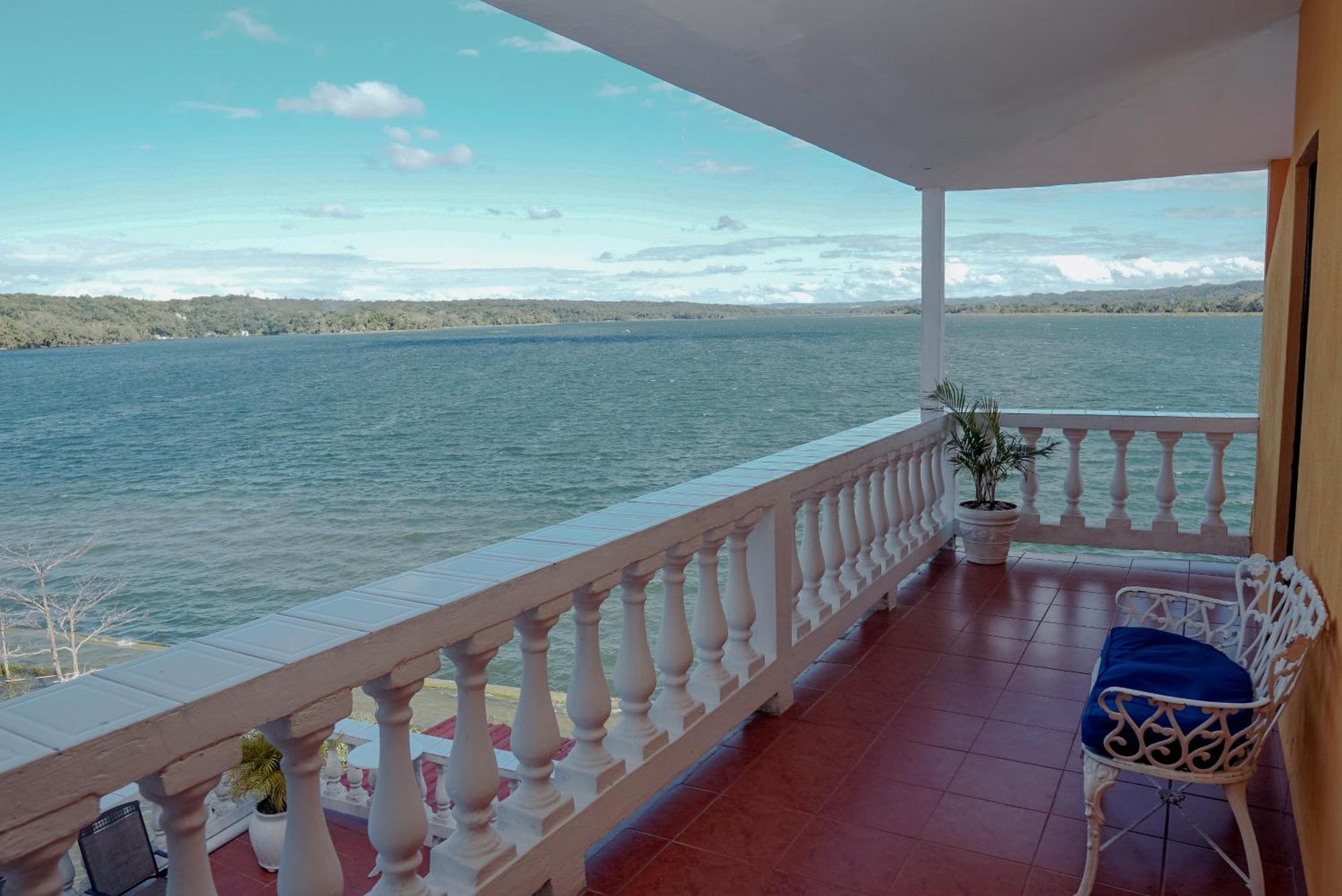Hotel Villa Del Lago Flores Dış mekan fotoğraf