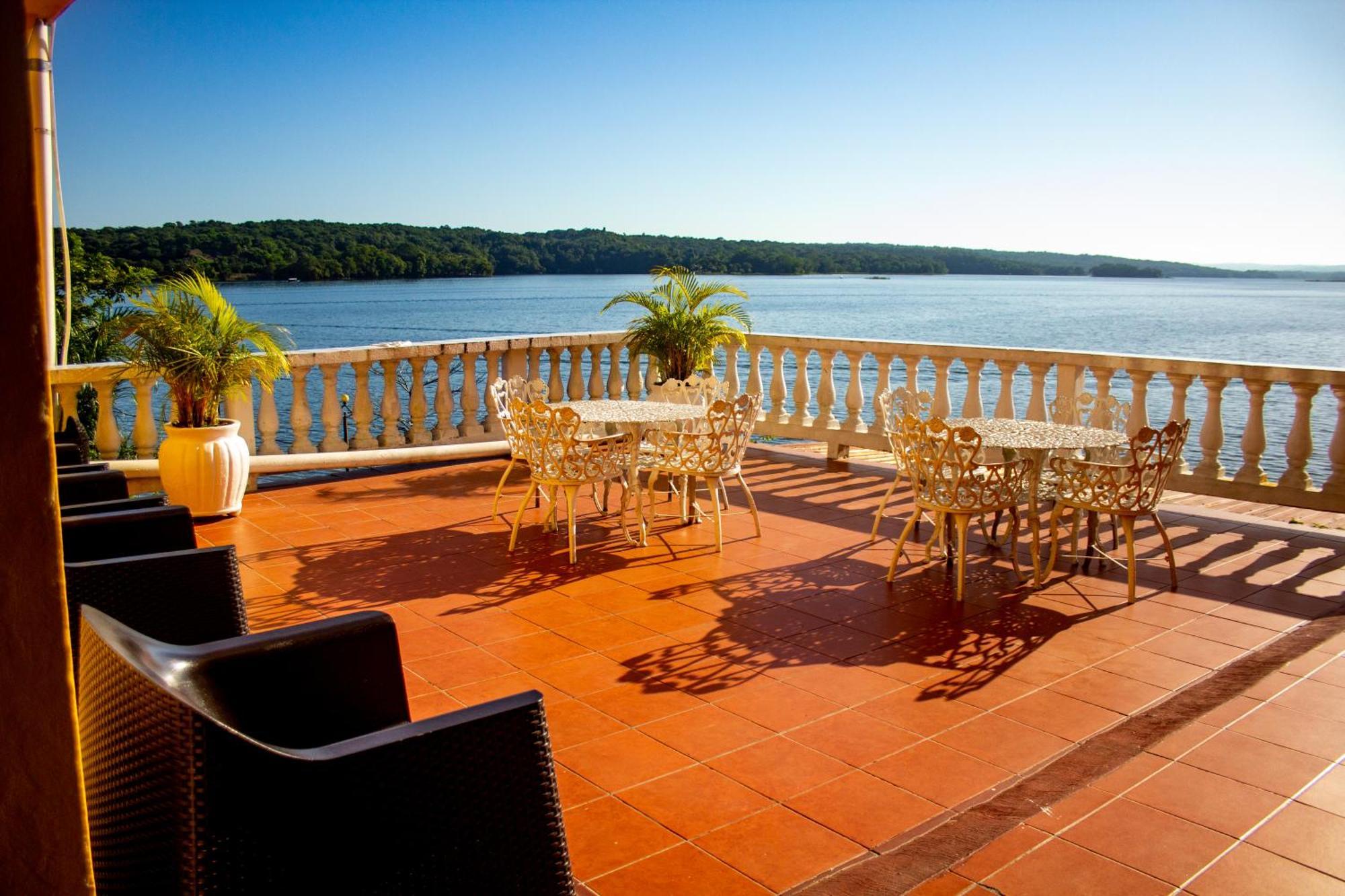 Hotel Villa Del Lago Flores Dış mekan fotoğraf