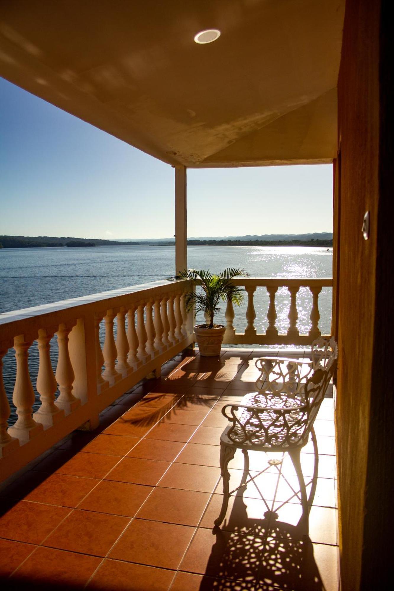 Hotel Villa Del Lago Flores Dış mekan fotoğraf