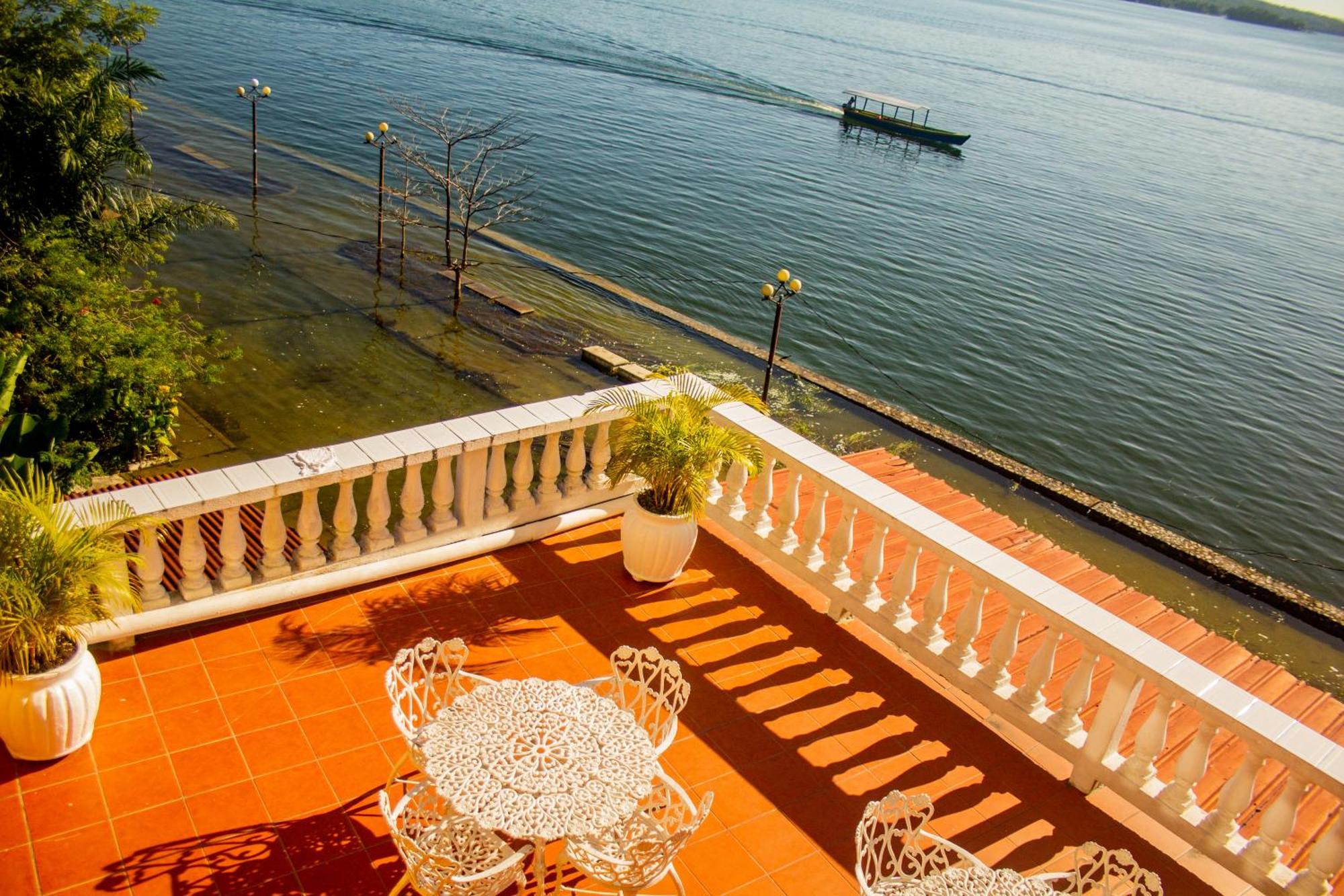Hotel Villa Del Lago Flores Dış mekan fotoğraf