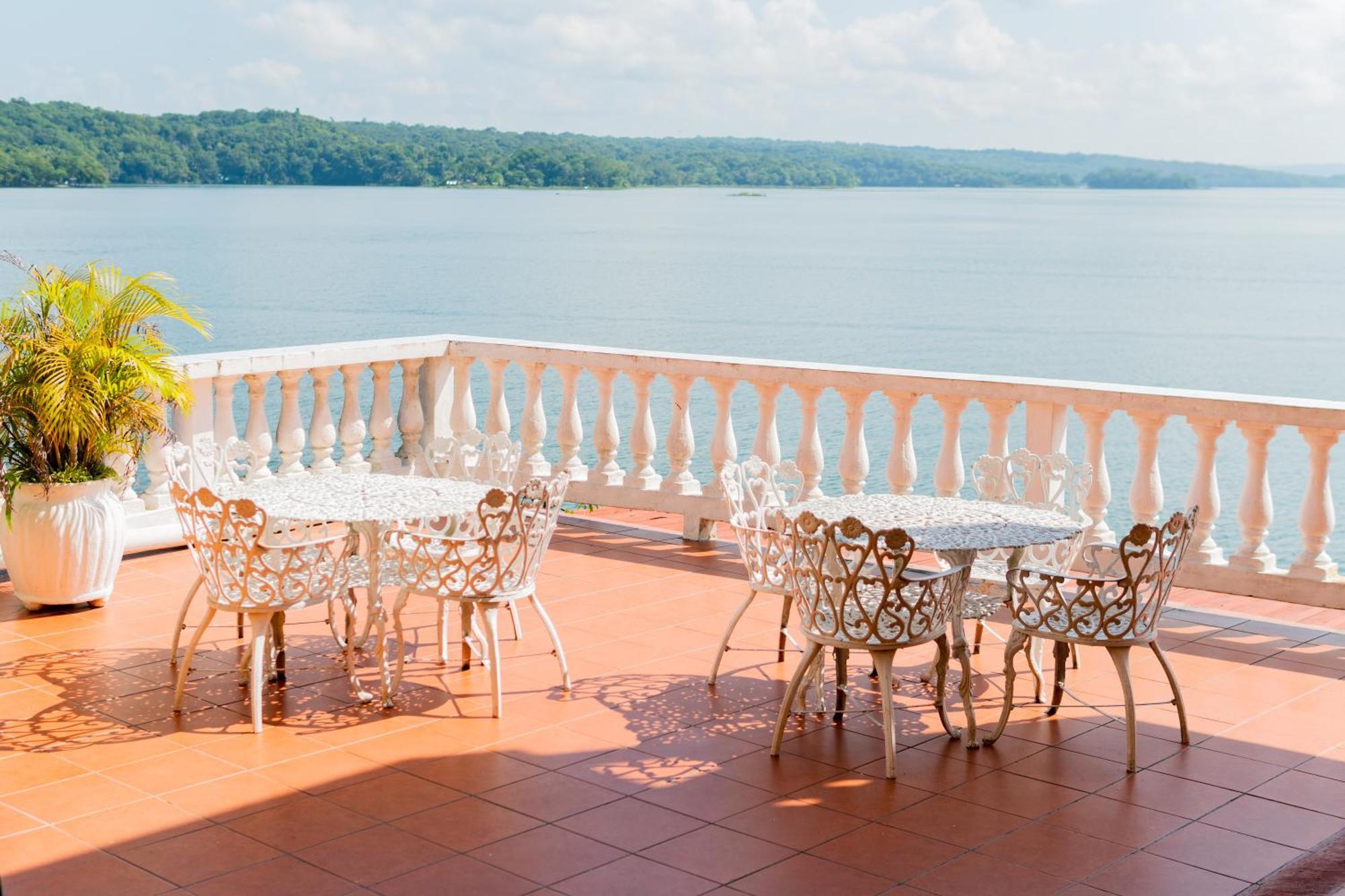 Hotel Villa Del Lago Flores Dış mekan fotoğraf