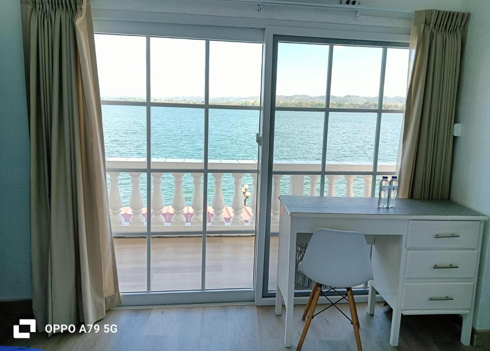 Hotel Villa Del Lago Flores Dış mekan fotoğraf